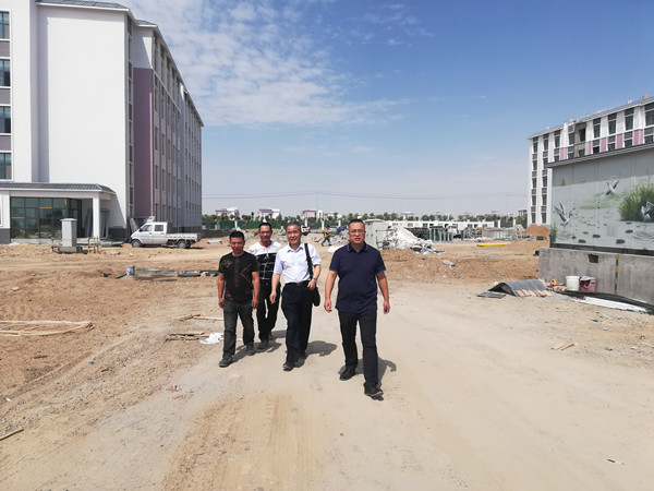公司工會主席段曉峰一行前往甘肅金瑞科創城生活基地裝飾裝修建設項目督導檢查工作并慰問一線職工