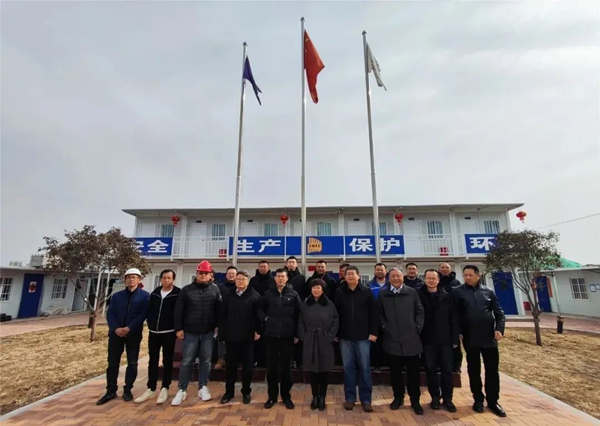 公司領導赴絲路風情城項目慰問一線員工
